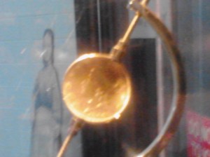 The $20 gold piece that save Lt. Dixon's life at the Battle of Shiloh. His fiancé gave it to him and he kept it as a good luck piece. It was found on him inside the submarine when it was recovered.